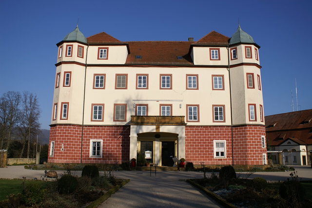 Schloss Donzdorf mit seiner Außenanlage