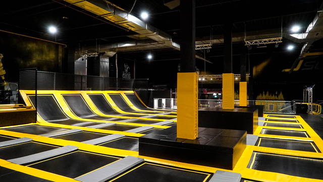 Symbolbild: Trampolinhalle. Keine Originalaufnahme des Anbieters.