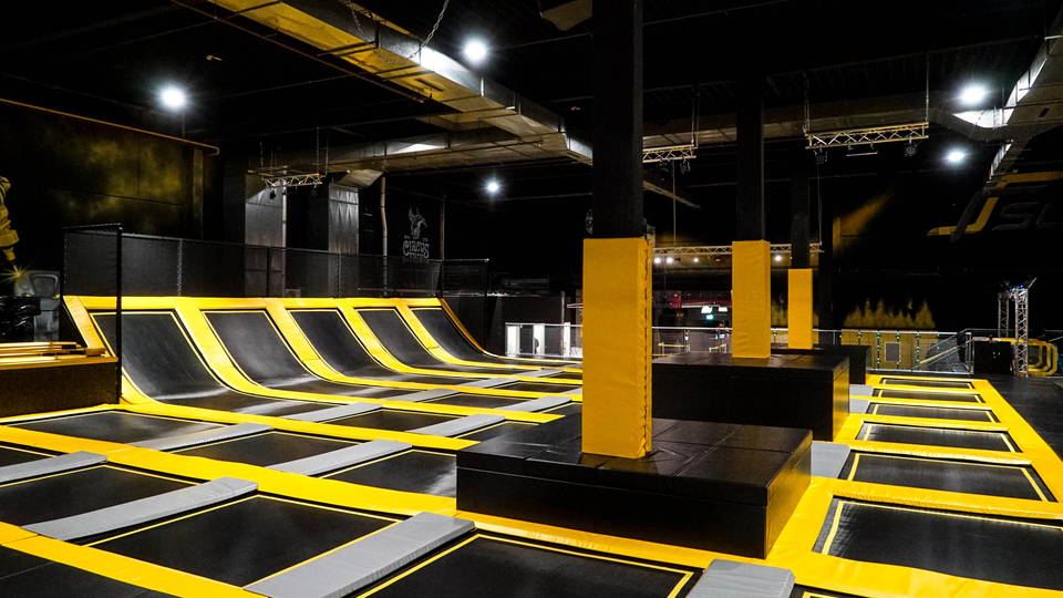 Symbolbild: Trampolinhalle. Keine Originalaufnahme des Anbieters.