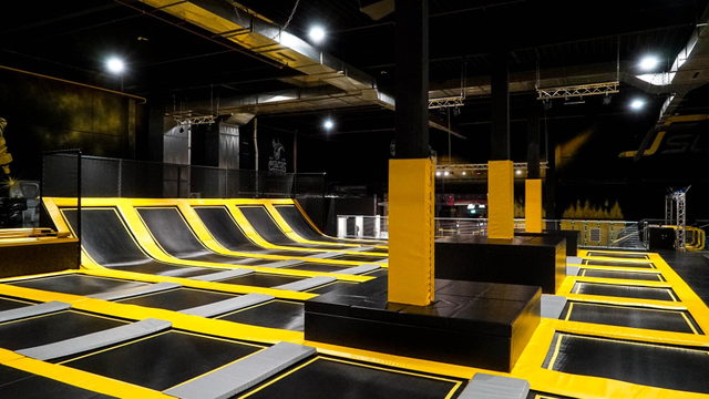 Symbolbild: Trampolinhalle. Keine Originalaufnahme des Anbieters.
