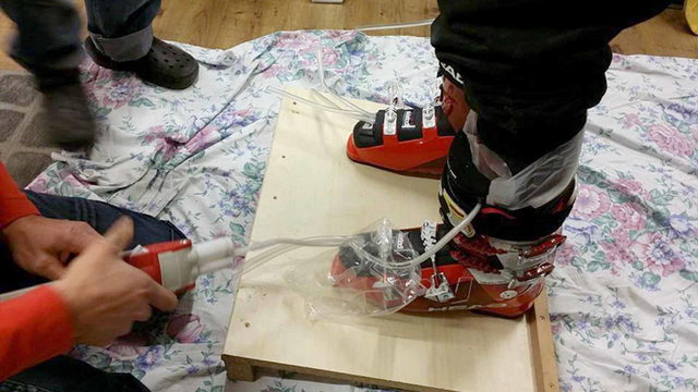 Bootfitting bei Ski + Sport ZUNZER im Skistadl Mittelberg