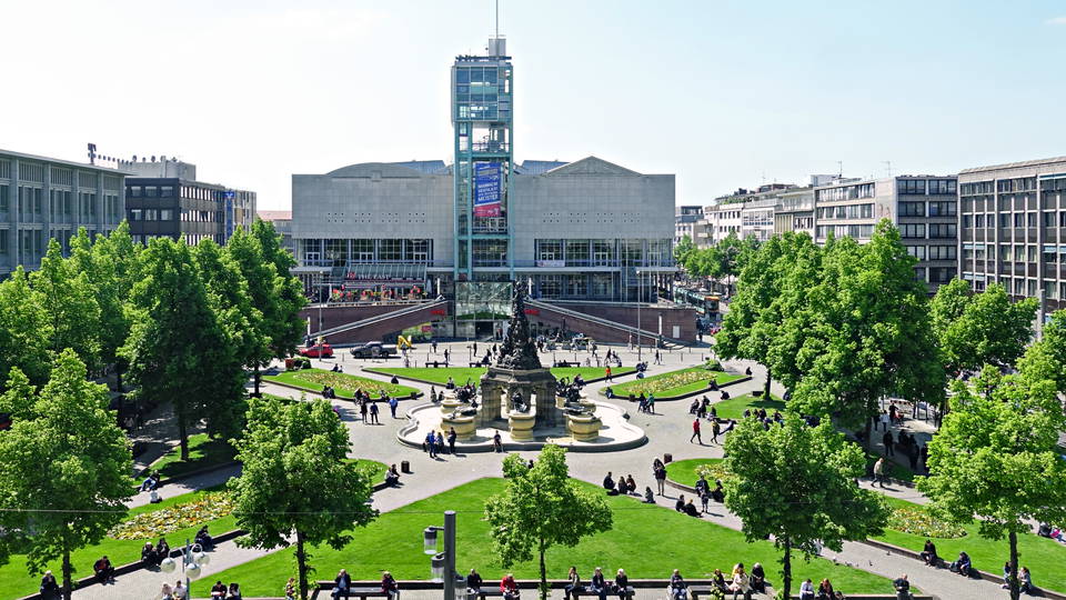 Paradeplatz mit Grupellopyramide in Mannheim