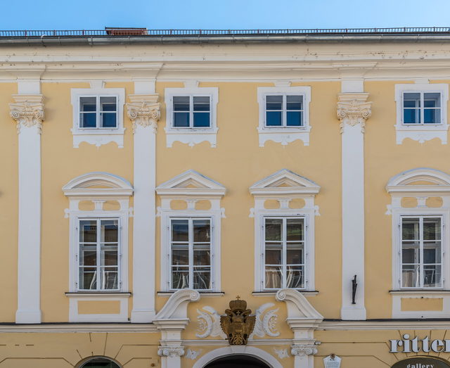 Historische Burg als Standort des Museums Moderner Kunst Kärnten