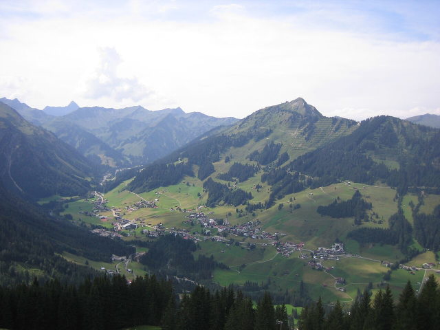 Kontextbild: Blick auf Mittelberg und Baad von der Innerkuhgehrenalp