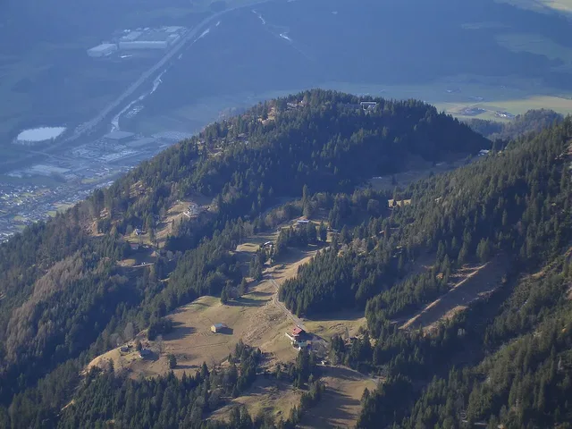 Überblick über Muttersberg und Madeisakopf vom Breithorn aus.