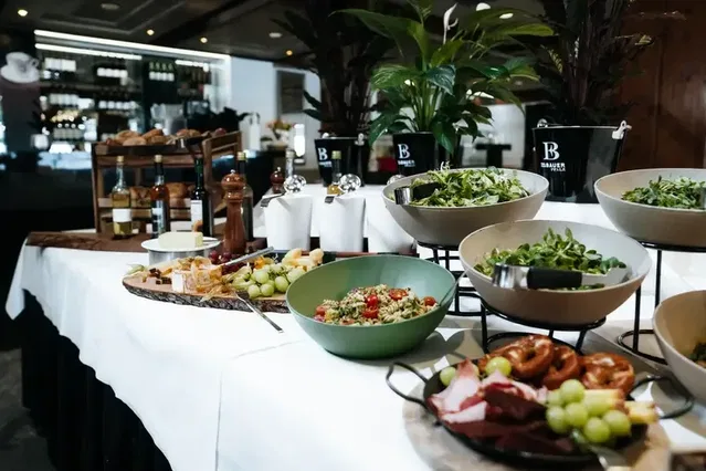 Käse- und Salatbuffet im AllgäuSternHotel