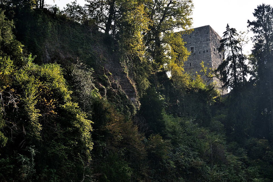 Burgruine Tosters Feldkirch – Tostner Burg und St. Corneli