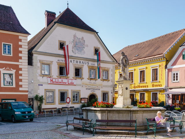 Stadtplatz mit Altem Rathaus in Grein
