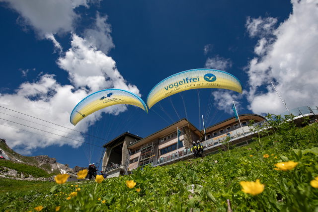 Gleitschirm-Tandemstart am Nebelhorn Höfatsblick