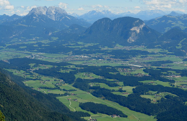 Blick vom Plessenberg auf das grüne Tiroler Unterland