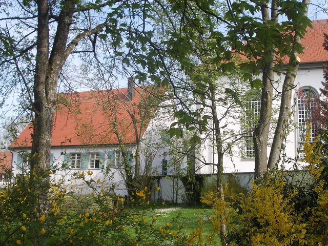 Kirche und Pfarrhaus in Grünkraut