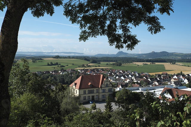 Blick über Aach und die Landschaft des Hegaus