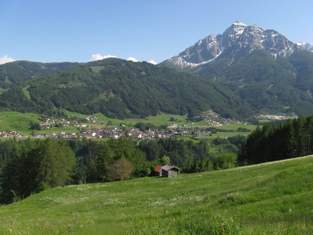 Mieders mit der Serles im Hintergrund
