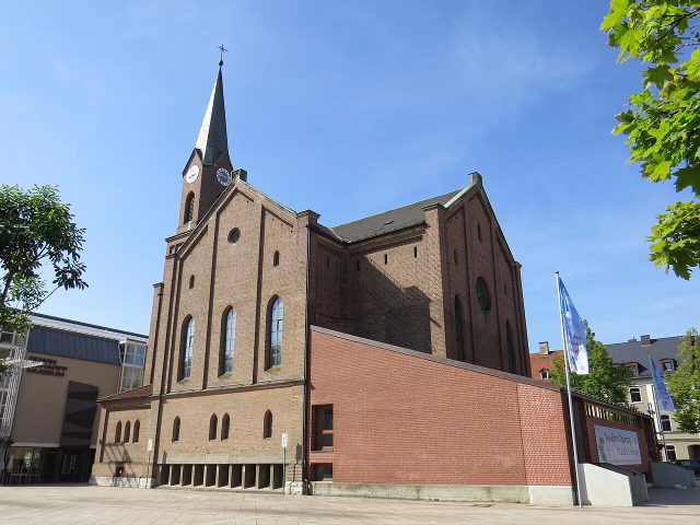 Petruskirche am Petrusplatz in Neu-Ulm