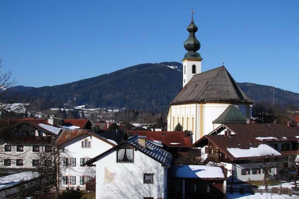 Familienerlebnisse in Inzell – Moorentdeckungen, Waldspielplatz und Naturbadesee