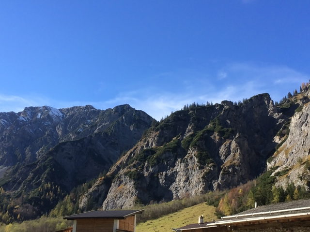 Gramai Alm mit den Bergen des Karwendels