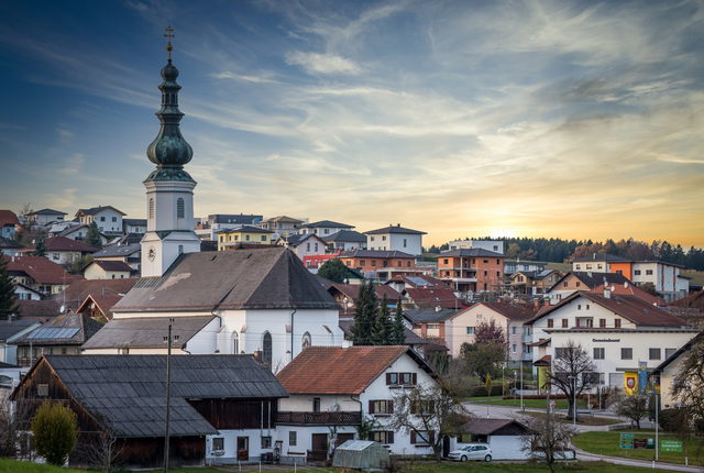 Ortszentrum von Schildorn mit Kirche und Gemeindeamt