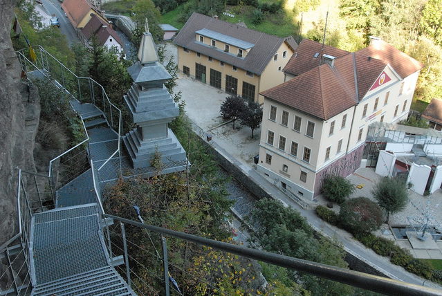 Heinrich-Harrer-Museum in Hüttenberg vom gegenüberliegenden Lingkor gesehen