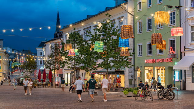 Villacher Hauptplatz am Abend