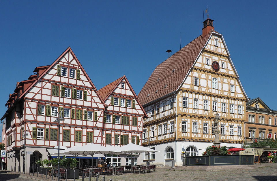 Familienerlebnisse in Leonberg – Blütengarten, Turmaussicht und sommerliche Wasserzeit
