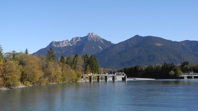 Kontextbild: Lech bei Reutte mit dem Säuling im Hintergrund