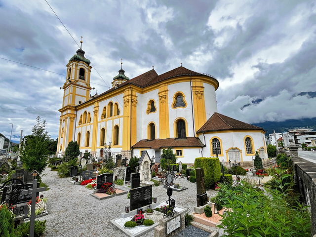 Außenansicht der Wiltener Basilika in Innsbruck