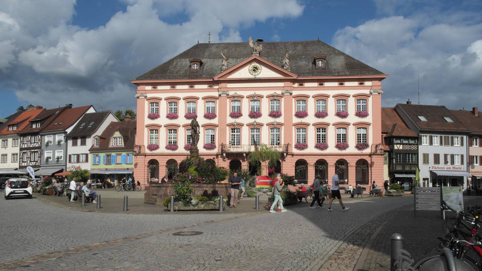 Das Rathaus am historischen Marktplatz von Gengenbach