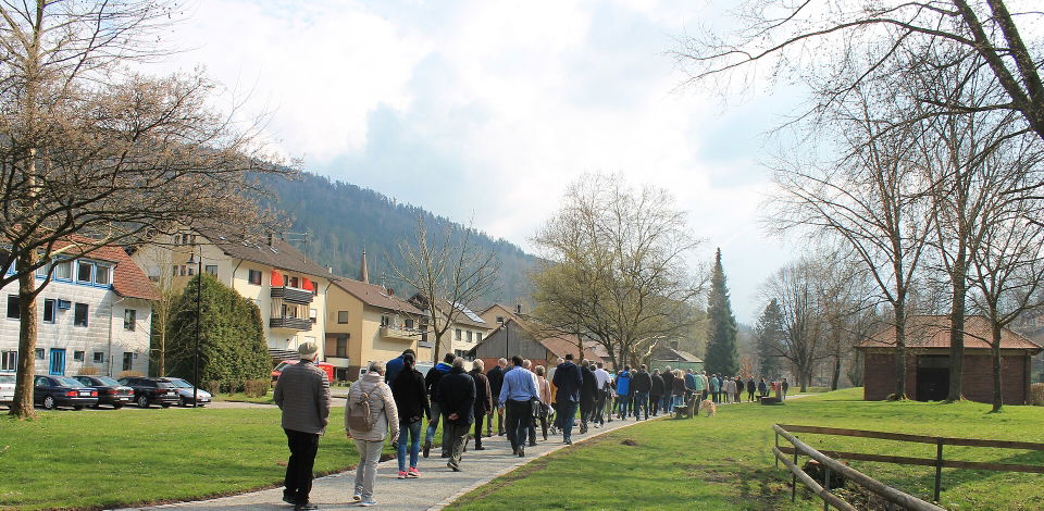 Familienerlebnisse in Höfen an der Enz – Nachtwächterbad, Spielwiese und Entdeckungen im Wald
