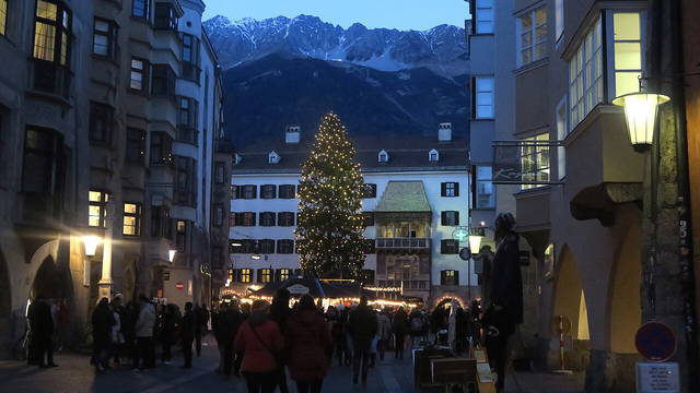 Christkindlmärkte Innsbruck 2026: Familienmarkt, Altstadt und Bergblick