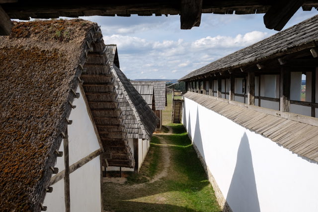 Rekonstruierte keltische Gebäude auf der Heuneburg