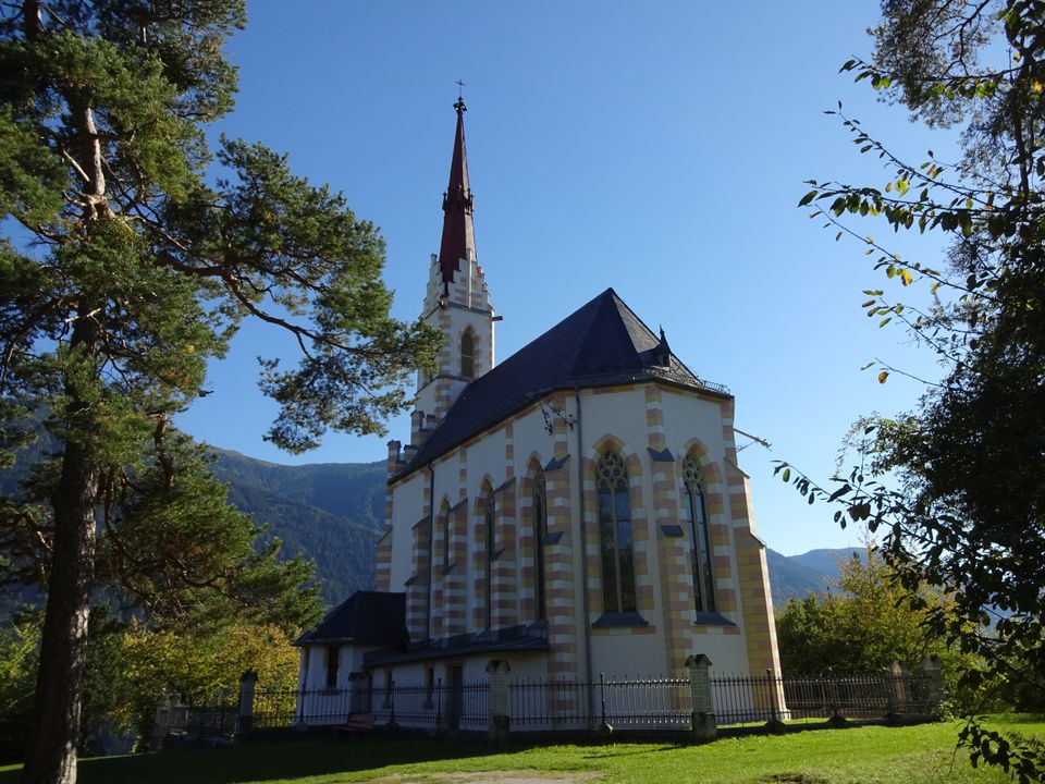 Maria Locherboden – Wallfahrtskirche mit Blick über das Inntal