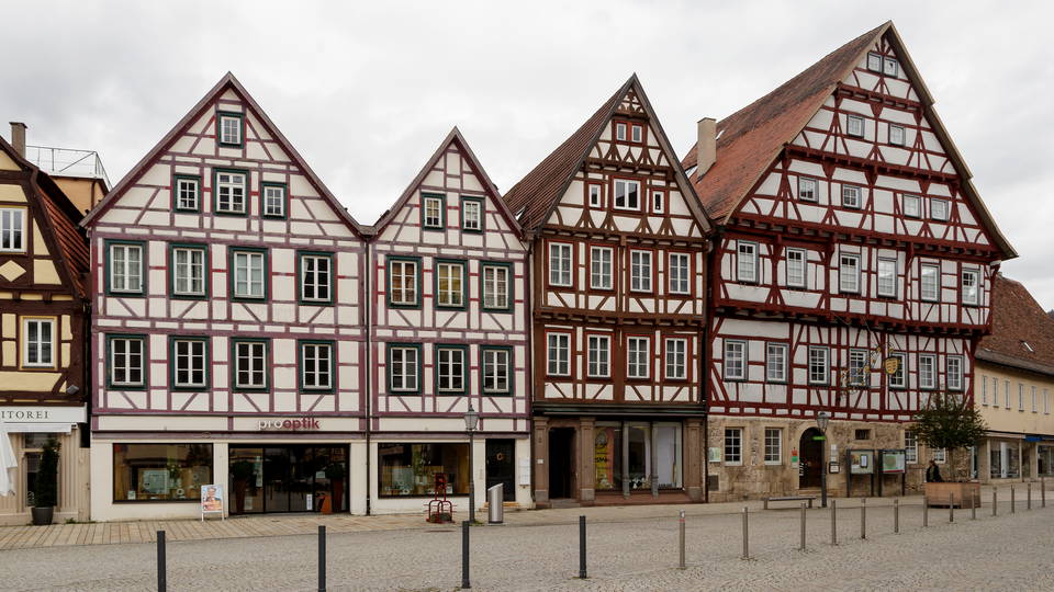 Fachwerkzeile am Marktplatz in Bad Urach