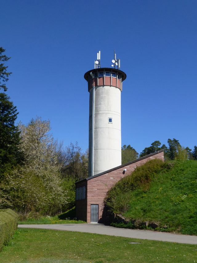 Wasserturm von Liebelsberg beim Einstieg in die Wolfsgrube-Runde