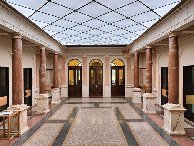 Überdachter Innenhof des kärnten.museum in Klagenfurt