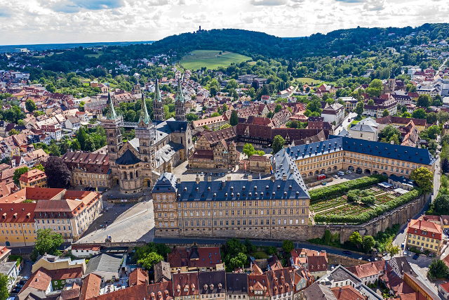 Neue Residenz und Rosengarten über der Bamberger Altstadt