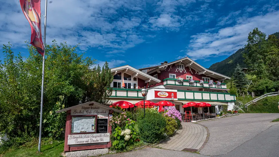 Gasthof Alpenblick mit Sonnenterrasse am Berghang