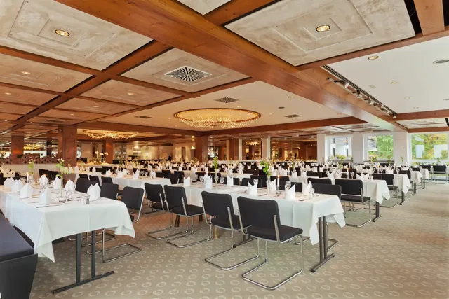 Gedeckte Tische im PanoramaRestaurant