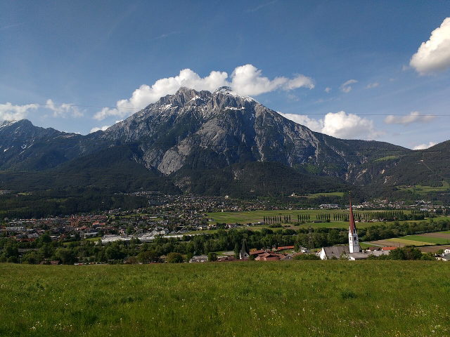 Blick über Pfaffenhofen und Telfs zur Hohen Munde