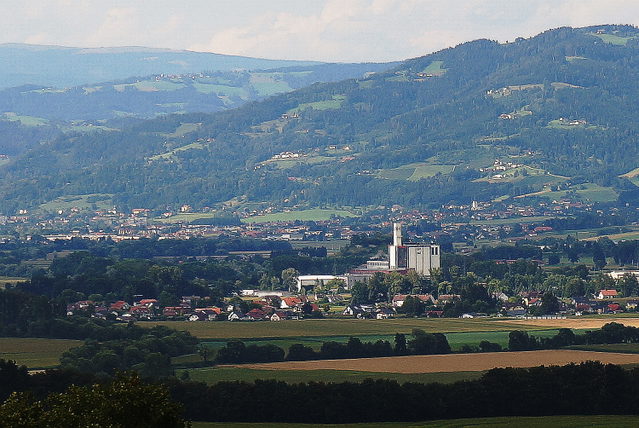 Landschaftlicher Kontext des Berensteinerofens: Lavanttal und Koralpe bei St. Andrä