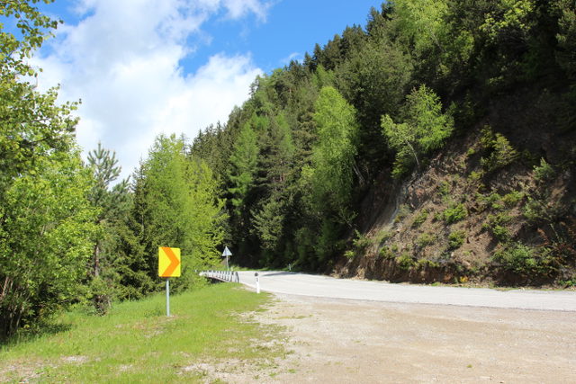 Pustertaler Höhenstraße in der Landschaft bei Assling