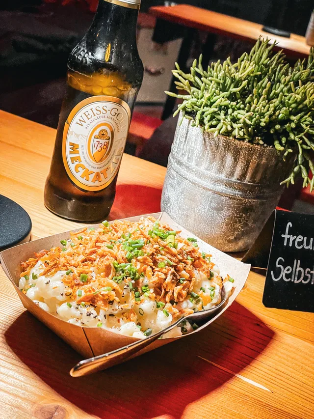 Kässpatzen mit Röstzwiebeln im Café Bohne & Clyde