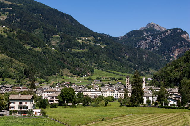 Ortsansicht von Poschiavo im grünen Tal