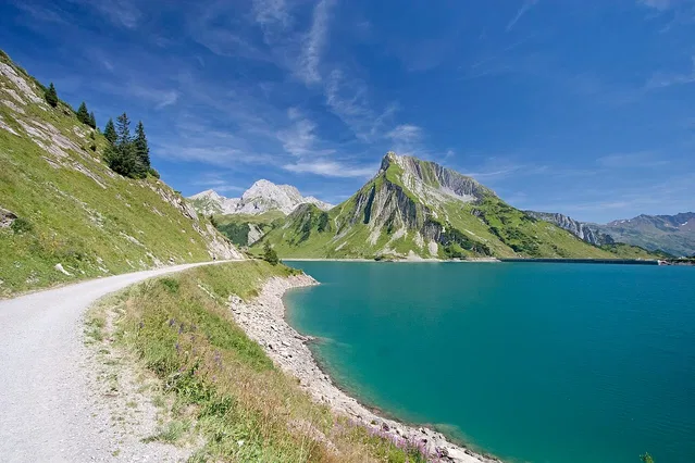 Der Uferweg am Spullersee gehört zur Seerunde am oberen Ende der Wanderung.