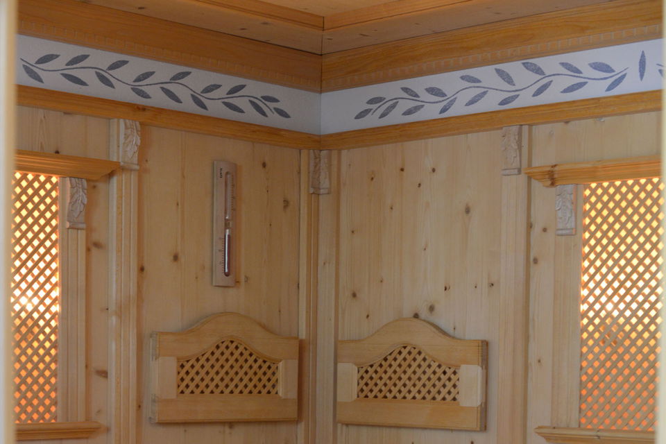 Holzverkleidetes Sanarium im Haus am Anger