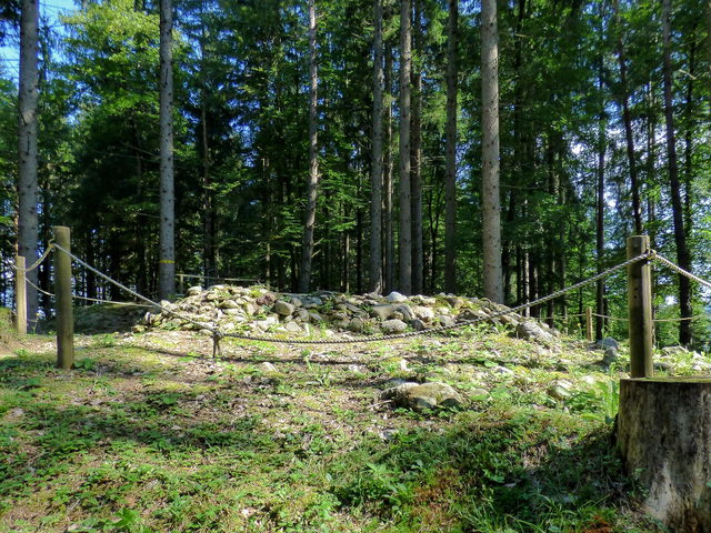 Hügelgrab im archäologischen Freigelände der Keltenwelt Frög