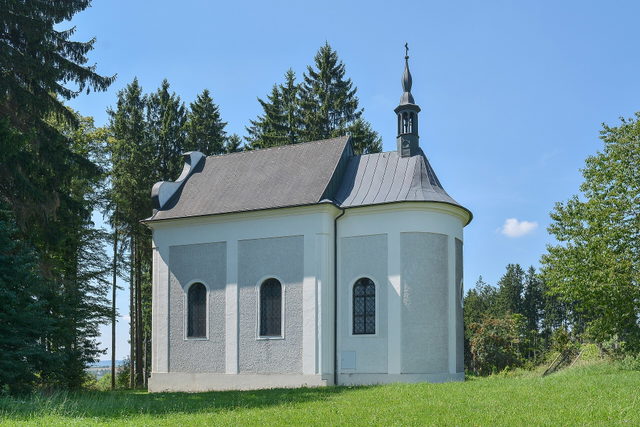 Kalvarienbergkirche als Ortsmotiv aus Neumarkt im Hausruckkreis