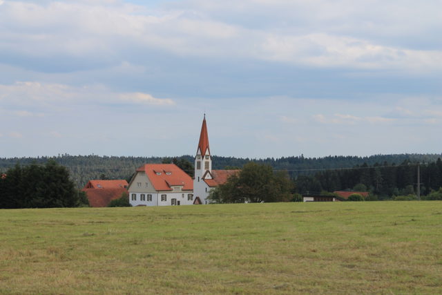 Jugendstilkirche im Ausgangsort Aichelberg