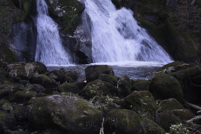 Kaskaden und Felsen im unteren Bereich der Triberger Wasserfälle