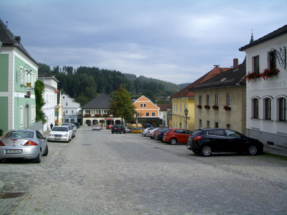 Marktplatz Bad Zell – historisches Prangermandl im Mühlviertel