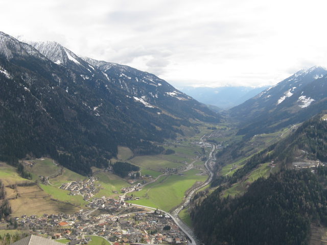 St. Leonhard und das Passeiertal von oben